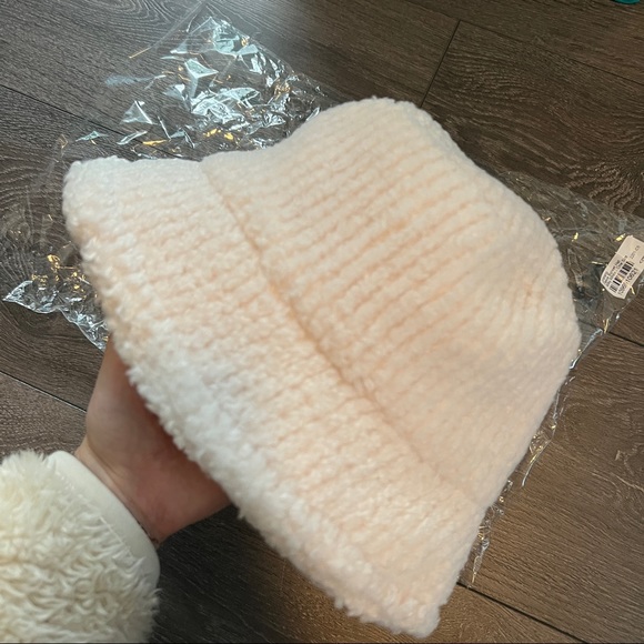 Fluffy Fleece Bucket Hat White - Picture 3 of 4